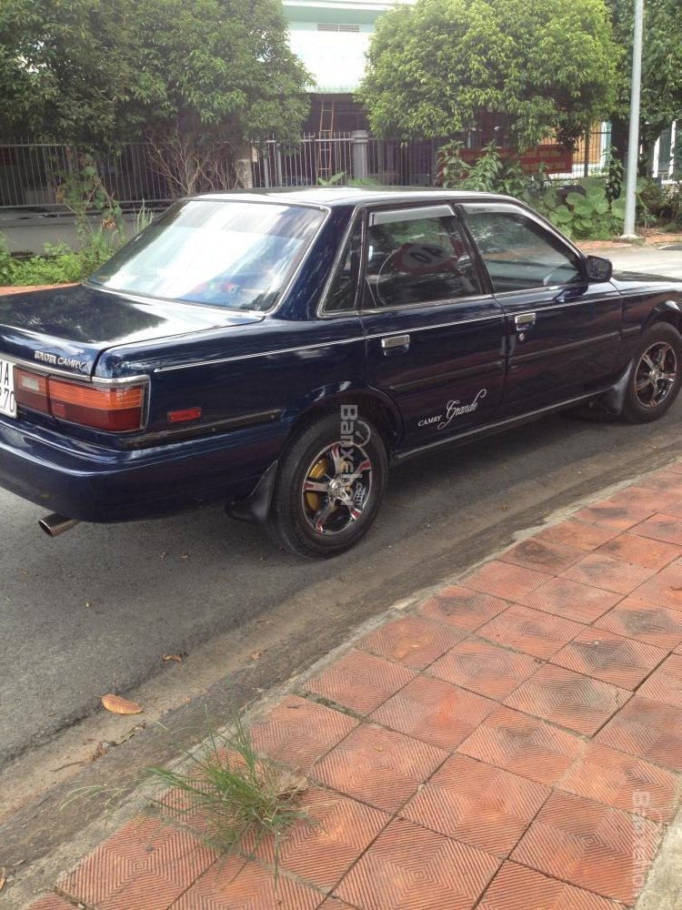 Toyota Camry LE 1988 - Bán Toyota Camry LE năm 1988, màu xanh lam, xe nhập, 113 triệu