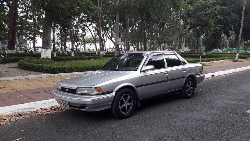 Toyota Camry LE 1987 - Bán Toyota Camry LE đời 1987, màu bạc, nhập khẩu