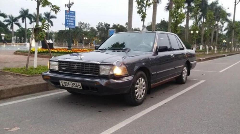 Toyota Crown 1989 - Cần bán xe Toyota Crown đời 1989, màu đen, nhập khẩu nguyên chiếc, giá 76tr