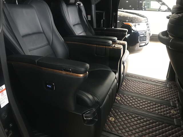 Toyota Alphard Executive Louge 2016 - Bán xe Toyota Alphard Executive Louge năm 2016 đăng ký T12.2017 xe đăng ký biển Hà Nội, xe đẹp xuất sắc đi chưa tới 1 vạn