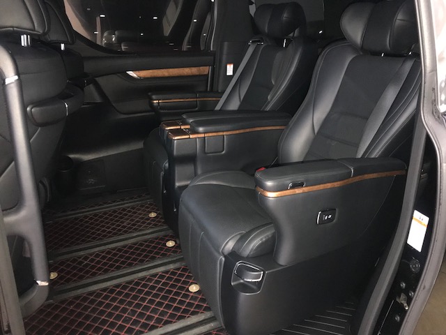 Toyota Alphard Executive Louge 2016 - Bán xe Toyota Alphard Executive Louge năm 2016 đăng ký T12.2017 xe đăng ký biển Hà Nội, xe đẹp xuất sắc đi chưa tới 1 vạn