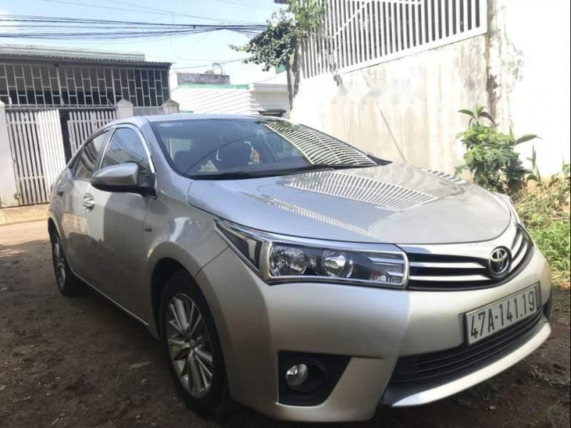 Toyota Corolla Altis   2016 - Bán Toyota Corolla altis sản xuất 2016, màu bạc, giá chỉ 690 triệu