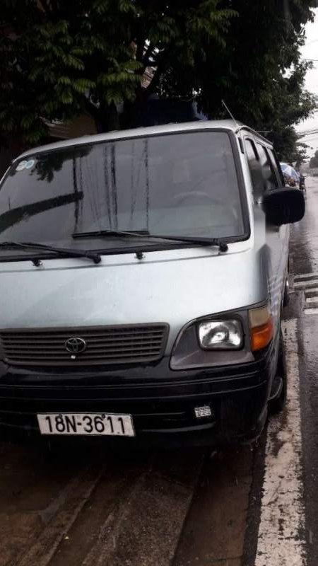 Toyota Hiace   2001 - Bán Toyota Hiace năm sản xuất 2001, màu bạc