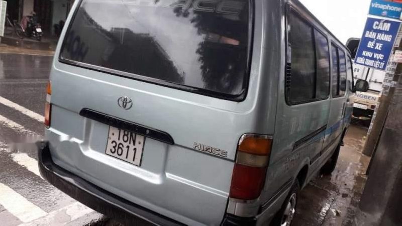 Toyota Hiace   2001 - Bán Toyota Hiace năm sản xuất 2001, màu bạc