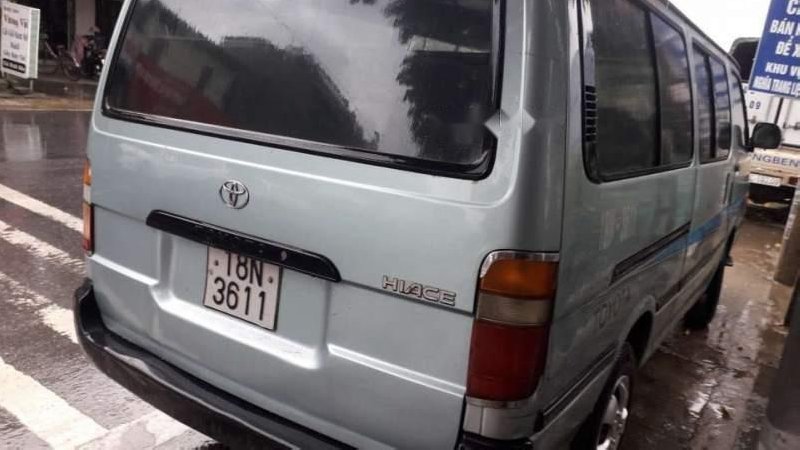 Toyota Hiace   2001 - Bán Toyota Hiace năm sản xuất 2001, màu bạc