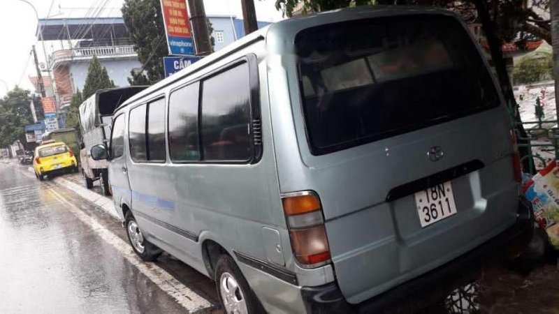 Toyota Hiace   2001 - Bán Toyota Hiace năm sản xuất 2001, màu bạc