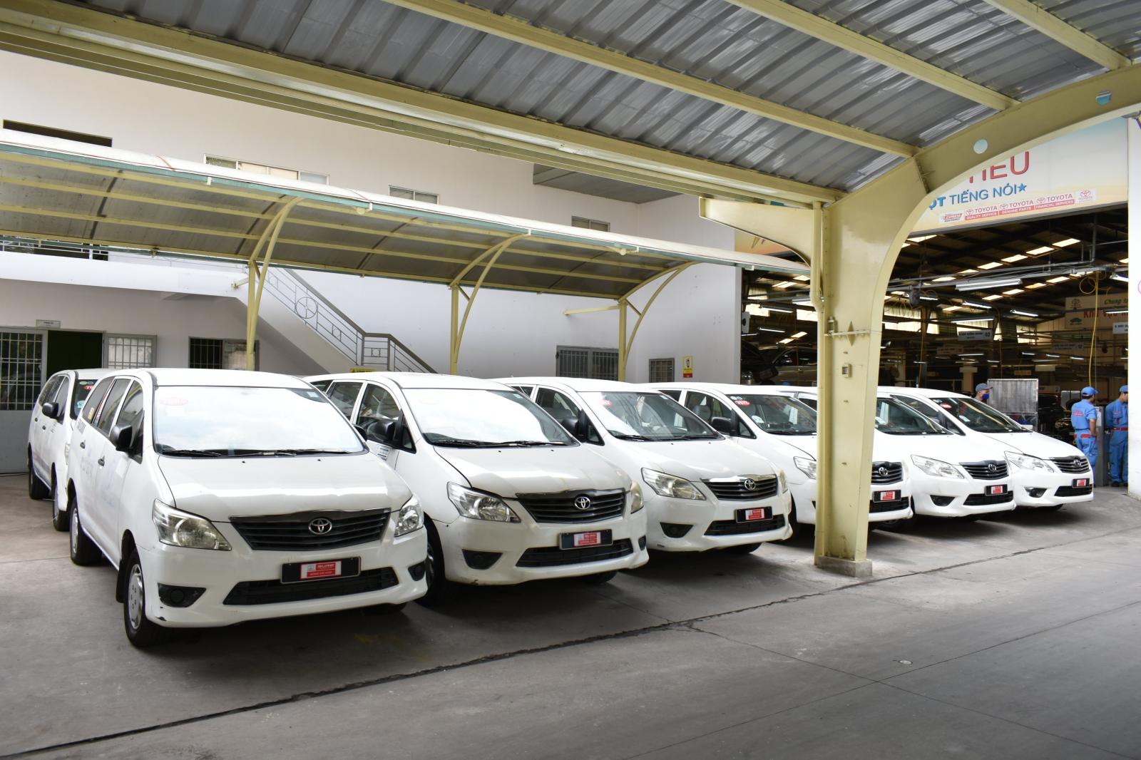 Toyota Innova J 2014 - Bán xe Toyota Innova J đời 2014, màu trắng, giá tốt