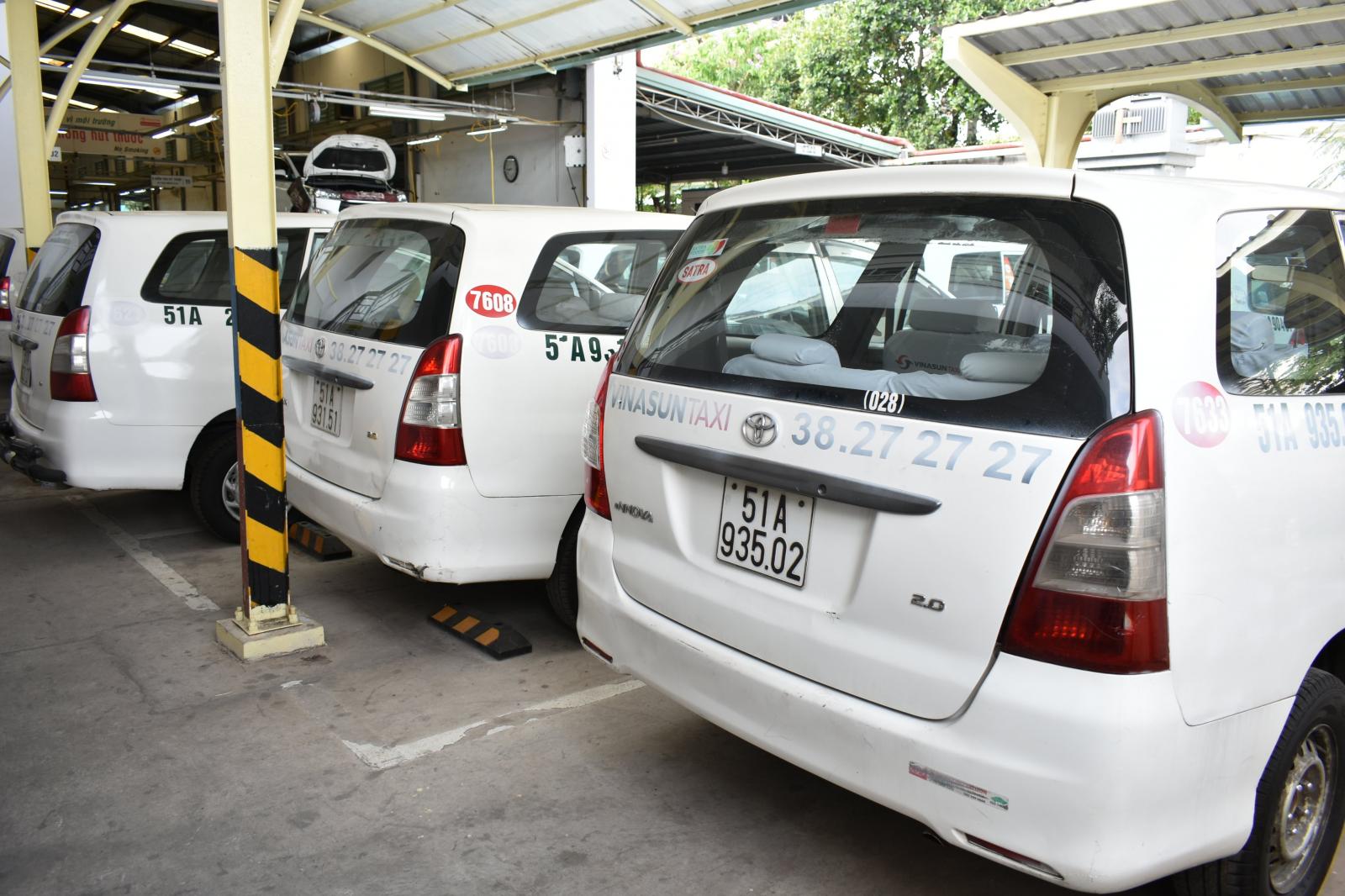 Toyota Innova J 2014 - Bán xe Toyota Innova J đời 2014, màu trắng, giá tốt