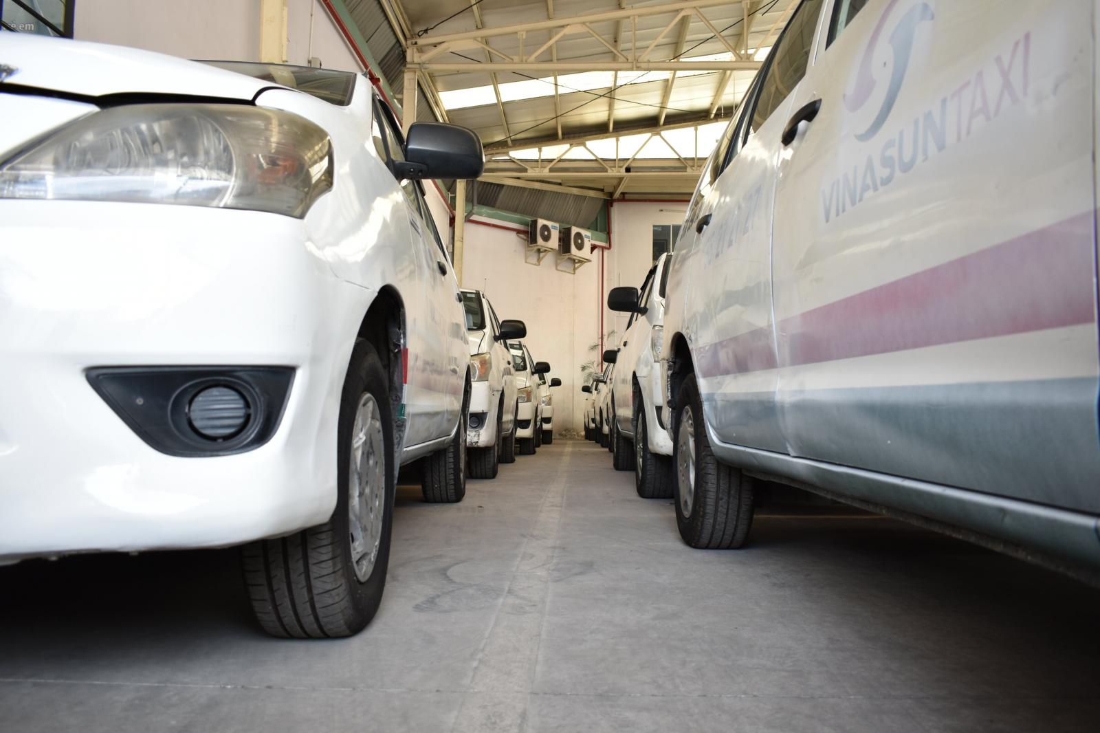 Toyota Innova J 2014 - Bán xe Toyota Innova J đời 2014, màu trắng, giá tốt