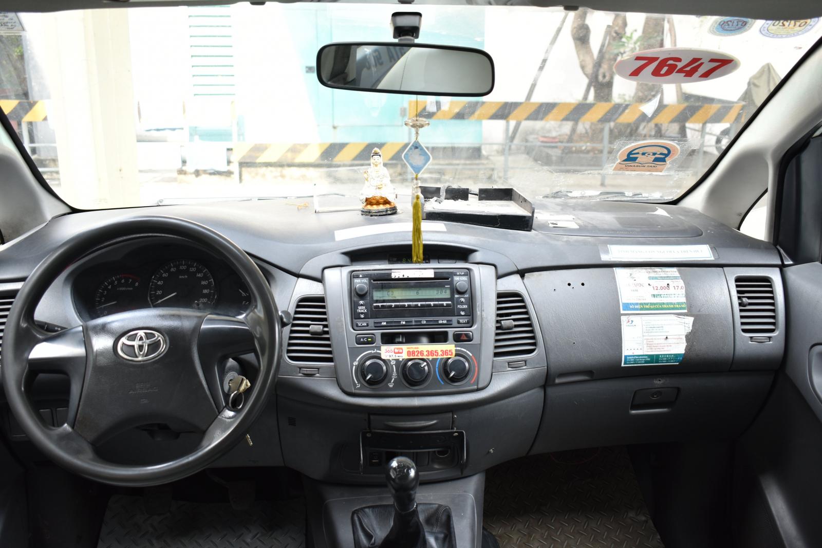 Toyota Innova J 2014 - Bán xe Toyota Innova J đời 2014, màu trắng, giá tốt