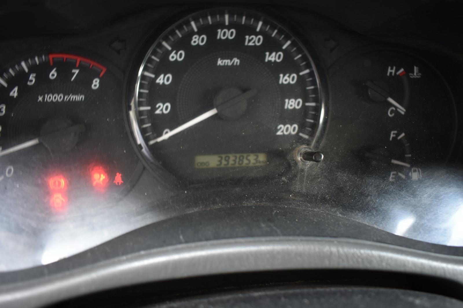 Toyota Innova J 2014 - Bán xe Toyota Innova J đời 2014, màu trắng, giá tốt