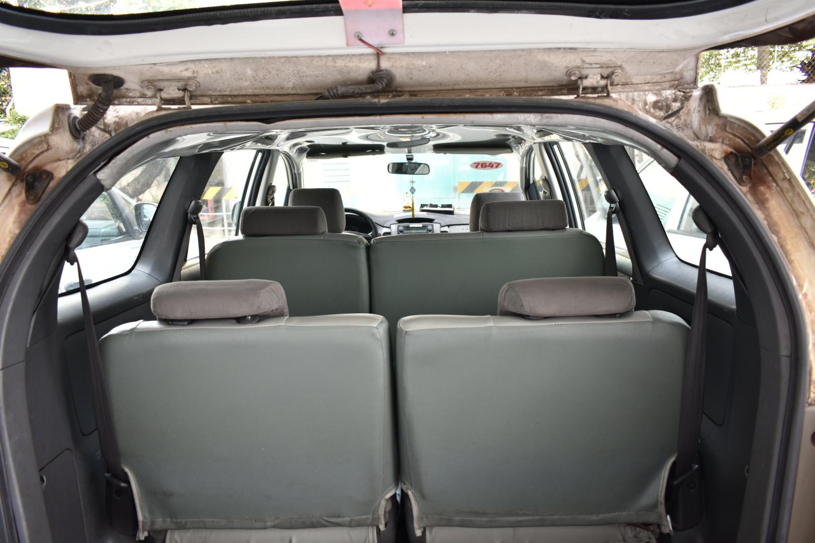 Toyota Innova J 2014 - Bán xe Toyota Innova J đời 2014, màu trắng, giá tốt