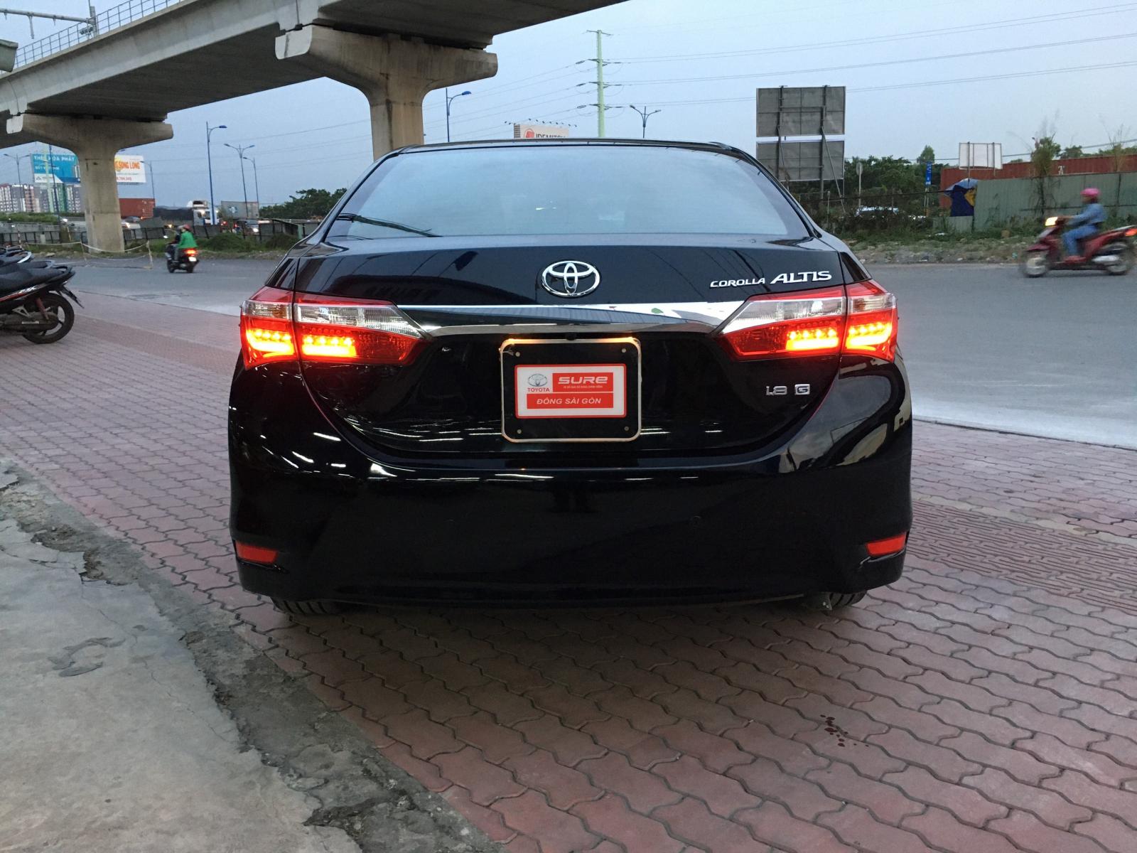 Cần bán xe Toyota Corolla Altis 1.8G đời 2014, màu đen, giá thương lượng