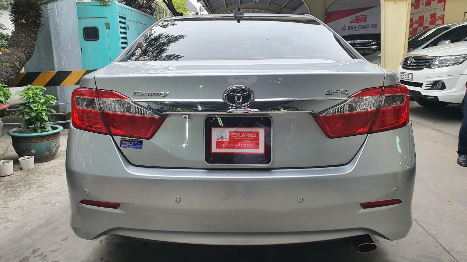 Bán Toyota Camry 2.5Q đời 2014, màu bạc, giá tốt