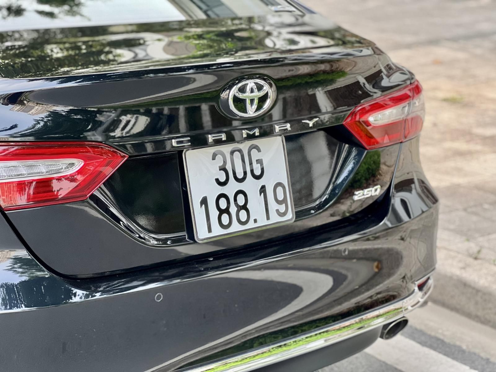 Toyota Camry 2019 - Như mới full option chạy chuẩn 1,9v km
