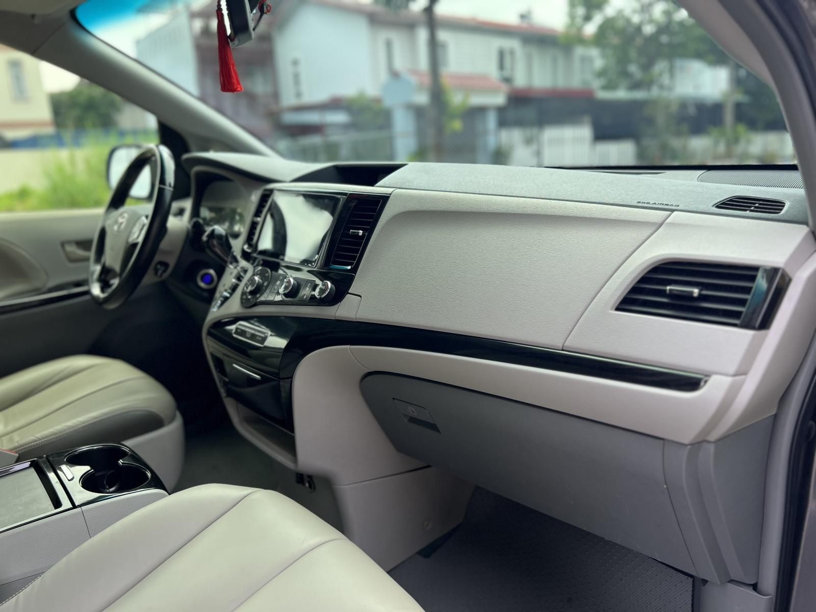 Toyota Sienna 2010 - Tiện nghi - Sang trọng