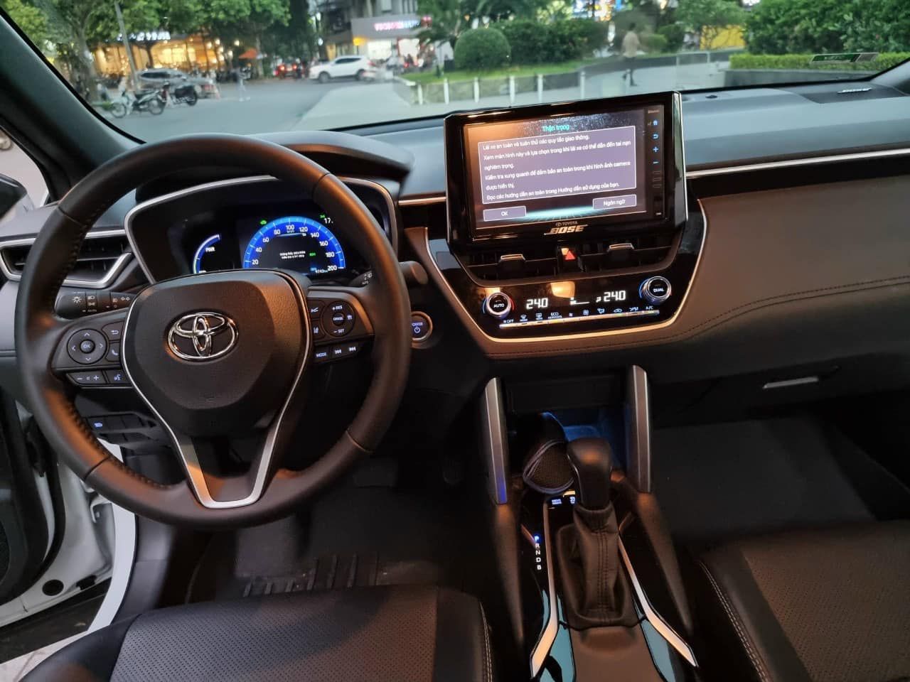 Toyota Corolla Cross 2021 - Màu trắng, xe nhập đẹp như mới