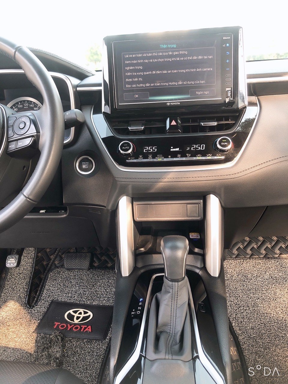 Toyota Corolla Cross 2021 - Biển Hà Nội chạy 1v2 km