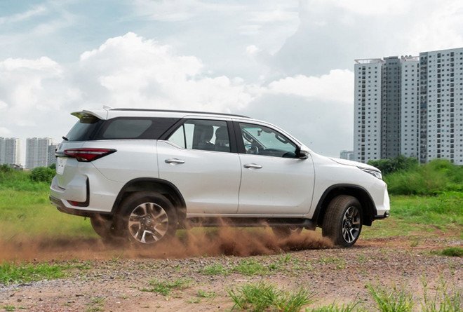 Toyota Fortuner 2022 - Quà tặng tiền mặt và phụ kiện