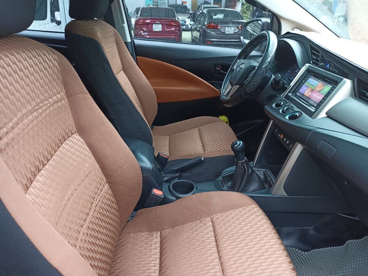 Toyota Innova 2018 - Xe màu xám