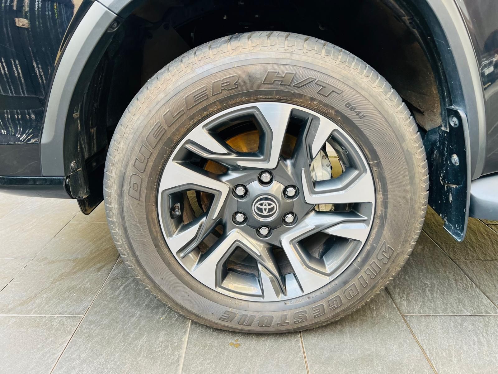 Toyota Fortuner 2022 - Số tự động máy dầu cao cấp, xe chạy 14.000km bao check hãng