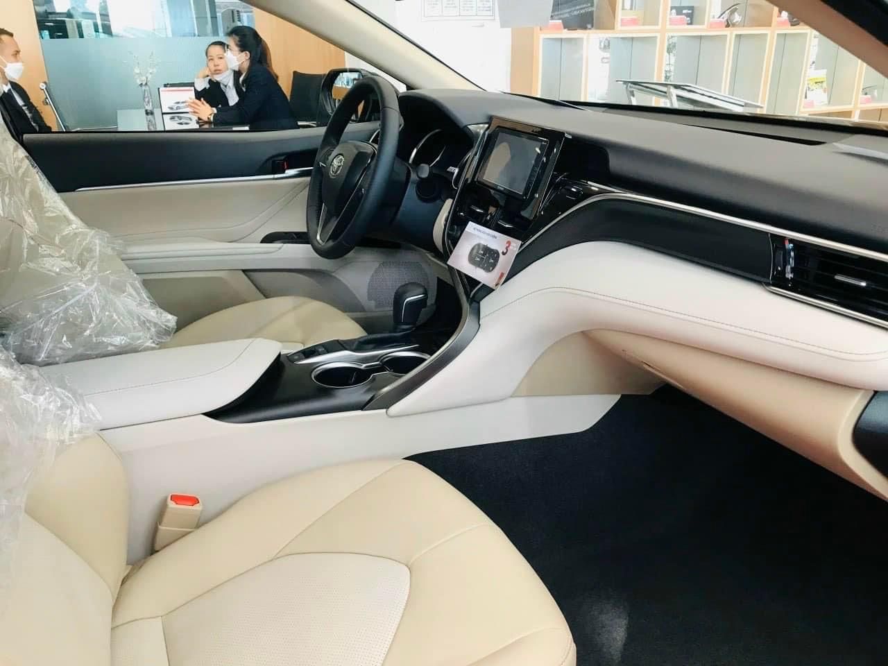 Toyota Camry 2022 - Thanh lý Camry 2022 giá chỉ từ 1 tỷ