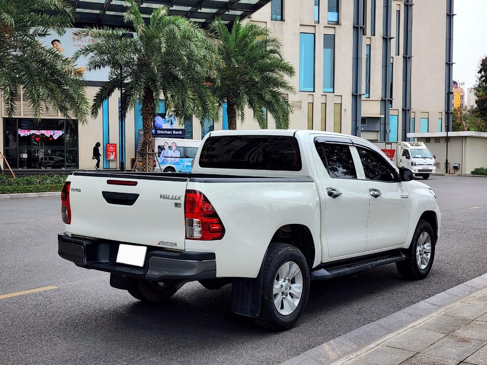 Toyota Hilux 2019 - Màu trắng, nhập khẩu