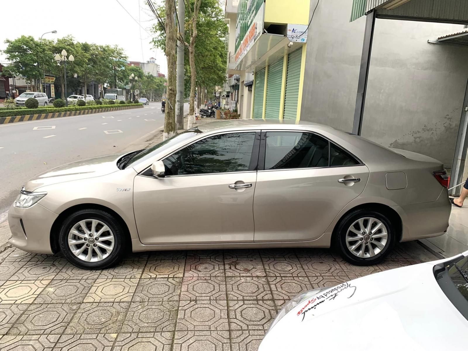 Toyota Camry 2016 - Màu vàng, tên tư nhân chính chủ