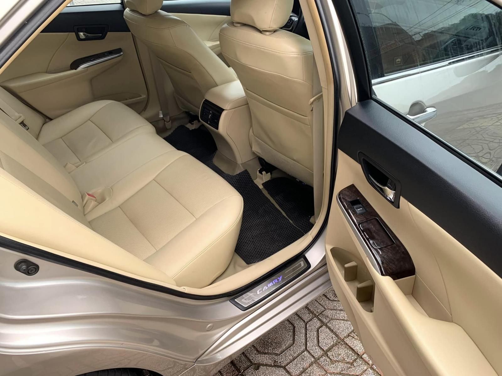 Toyota Camry 2016 - Màu vàng, tên tư nhân chính chủ