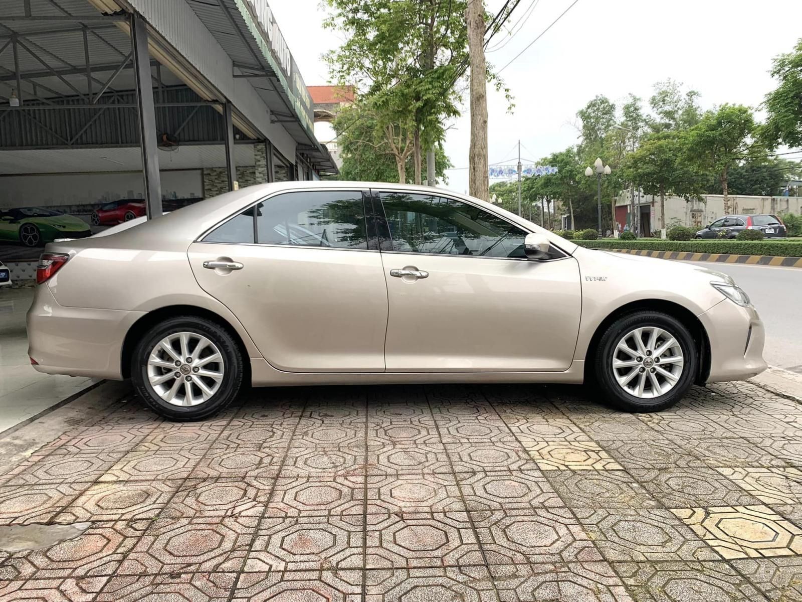 Toyota Camry 2016 - Màu vàng, tên tư nhân chính chủ
