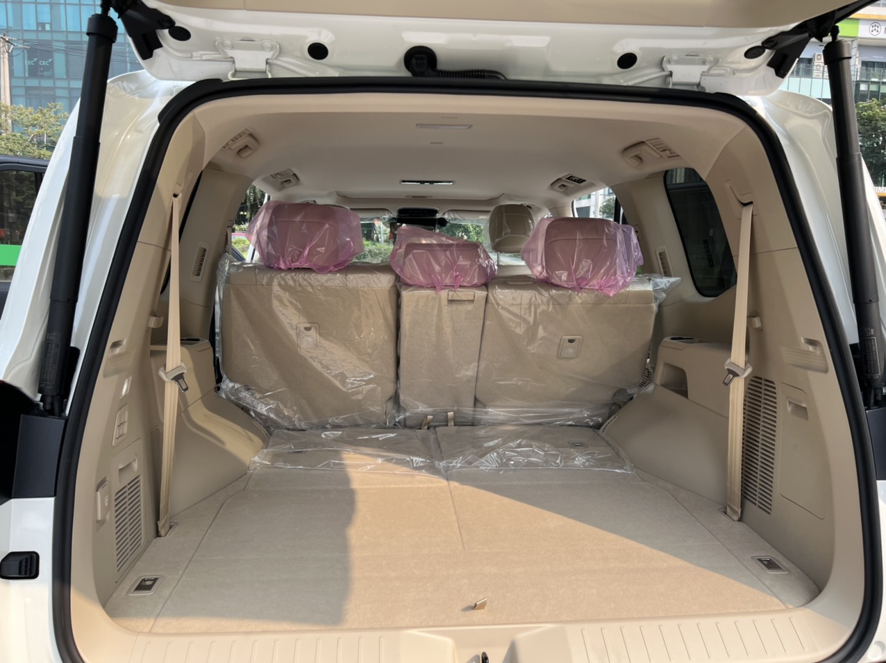 Toyota Land Cruiser 2023 -  Toyota Landcruiser LC300 Mua trắng xe sản xuất năm 2023 nhập mới 100%