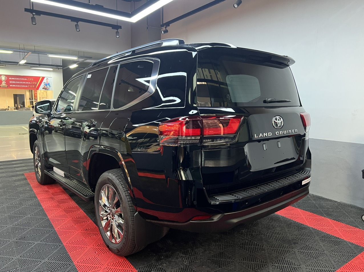 Toyota Land Cruiser 2023 - Nhập khẩu nguyên chiếc Xe mới 100%