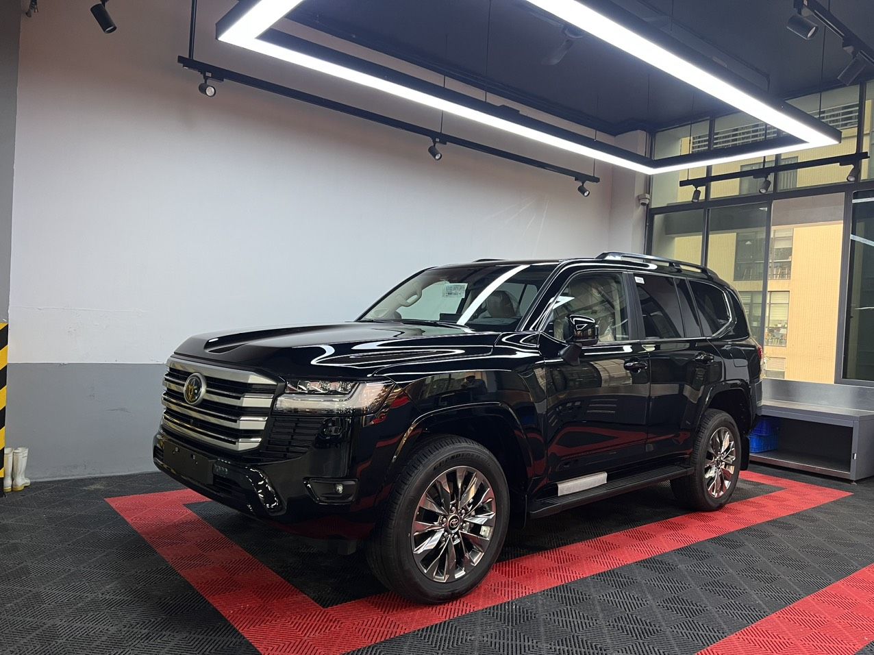 Toyota Land Cruiser 2023 - Nhập khẩu nguyên chiếc Xe mới 100%