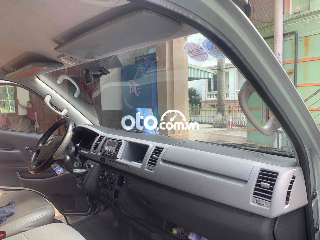 Toyota Hiace xe dệp dáng chuẩn 2011 - xe dệp dáng chuẩn