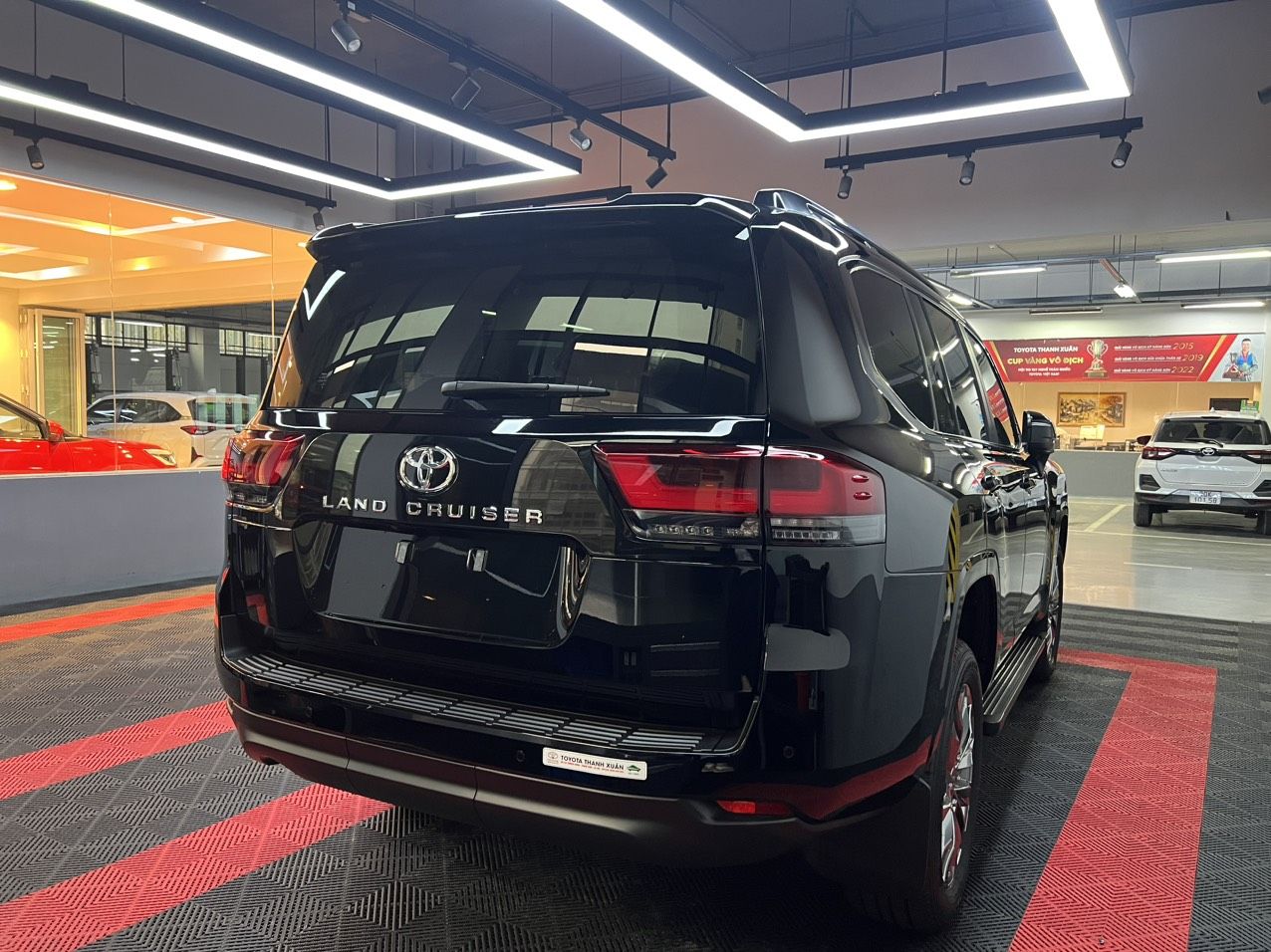 Toyota Land Cruiser 2023 - Nhập khẩu nguyên chiếc Xe mới 100%