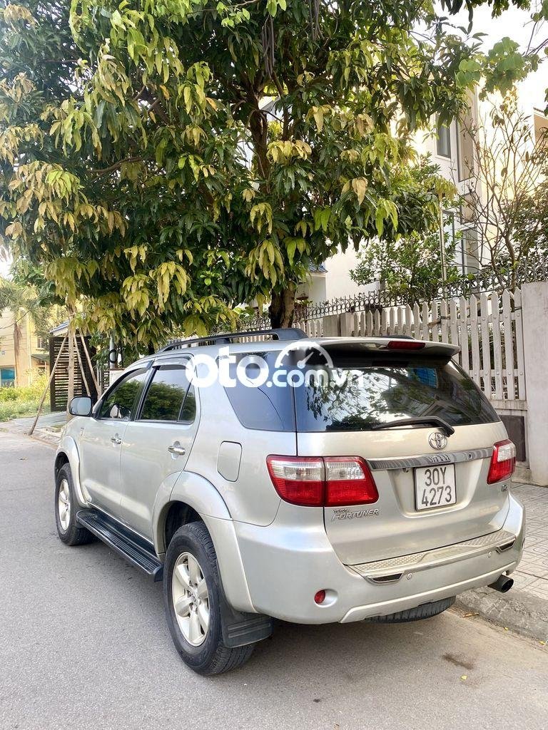 Toyota 4 Runner  fortuner G 2010 màu bạc xe nguyên zin 2010 - Toyota fortuner G 2010 màu bạc xe nguyên zin