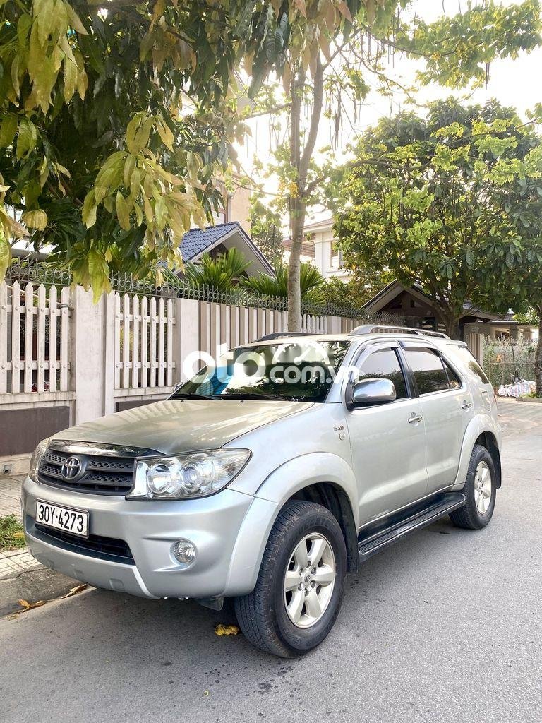 Toyota 4 Runner  fortuner G 2010 màu bạc xe nguyên zin 2010 - Toyota fortuner G 2010 màu bạc xe nguyên zin