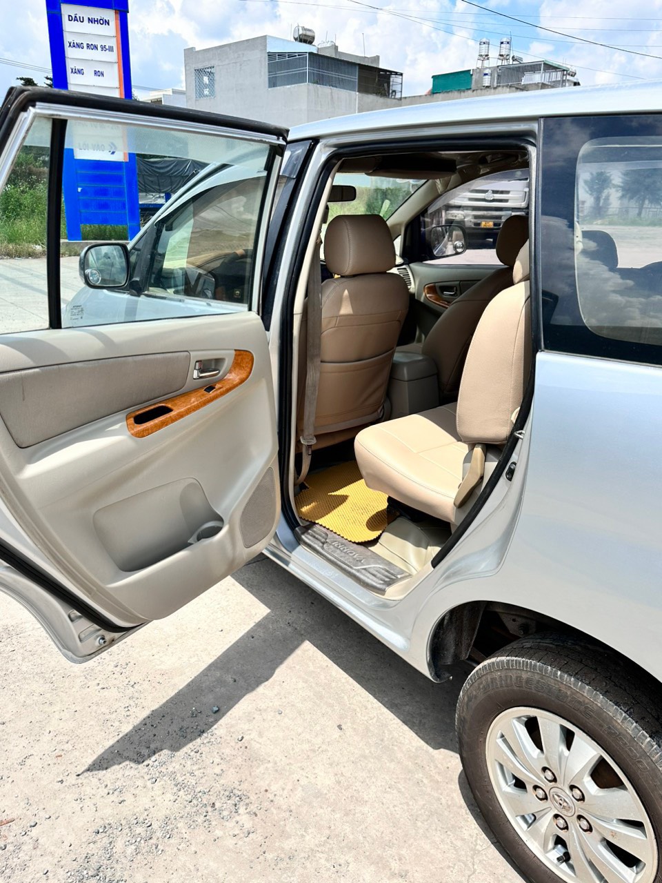 Toyota Innova 2022 - GIA ĐÌNH CẦN BÁN XE INNOVA SẢN XUẤT 2011