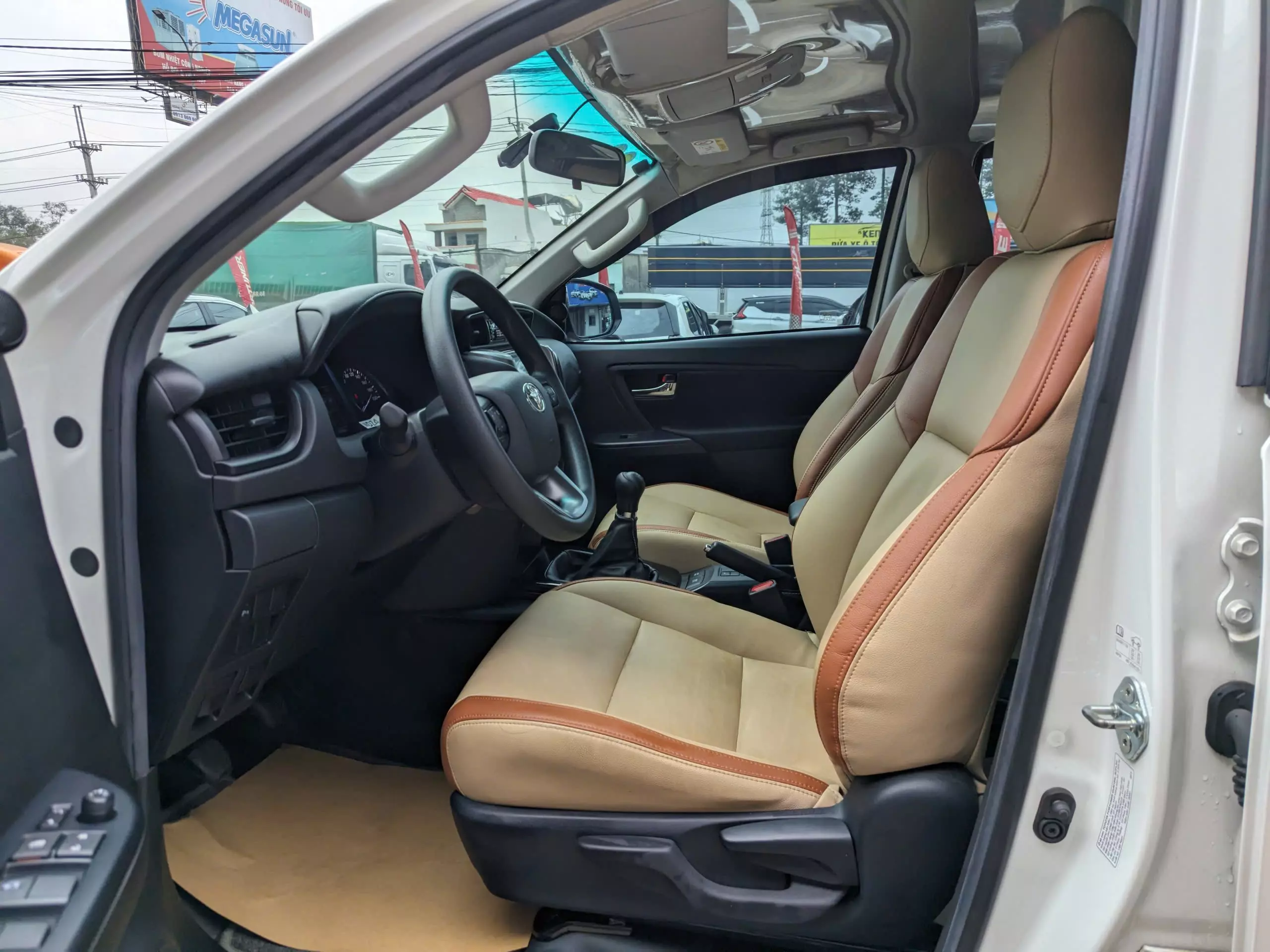 Toyota Fortuner Fortuner 2.4G MT 2020 - Bán Toyota Fortuner 2.4G MT đời 2020, màu trắng, 830tr