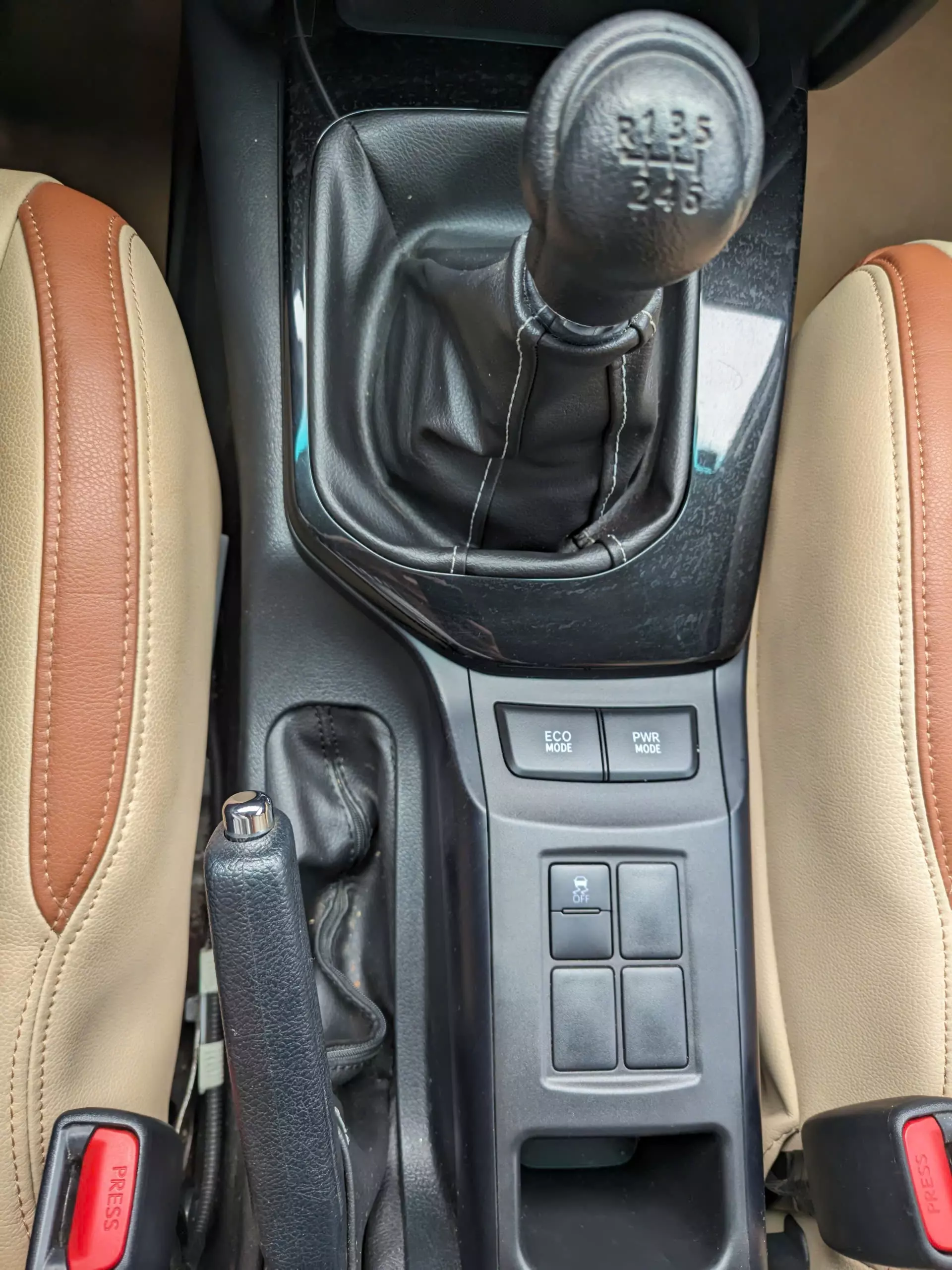 Toyota Fortuner Fortuner 2.4G MT 2020 - Bán Toyota Fortuner 2.4G MT đời 2020, màu trắng, 830tr