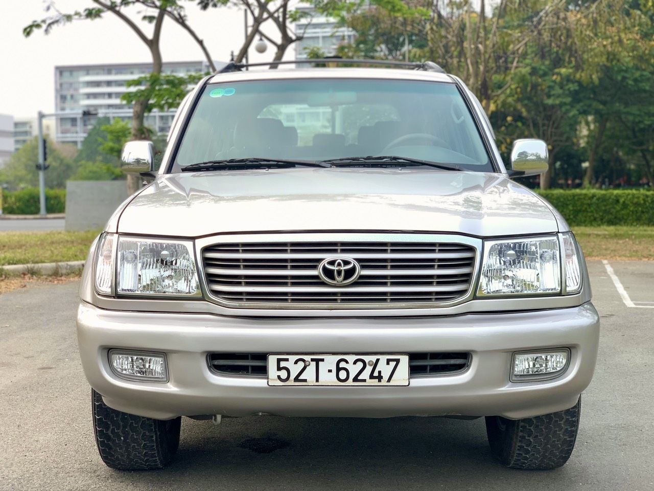 Toyota Land Cruiser 2002 số tự động máy V8 tại Việt Nam