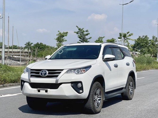 Đánh giá Toyota Fortuner 2019: Chọn bản máy xăng hay máy dầu?