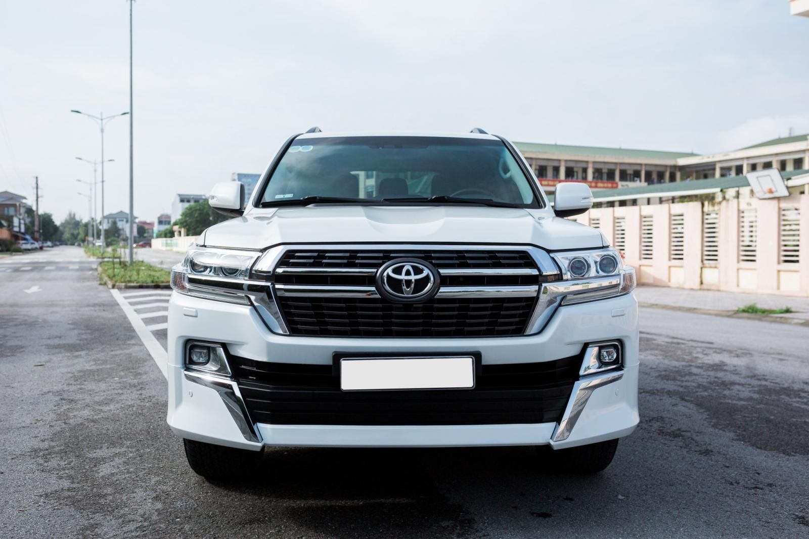 Hàng hiếm Toyota Land Cruiser từ Trung Đông giá gần 6 tỷ đồng tại Hà Nội