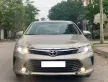Toyota Camry 2.0E 2017 - Cần bán Toyota Camry 2.0E đời 2017, màu vàng giá cạnh tranh giá 590 triệu tại Tp.HCM