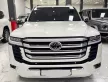 Toyota Land Cruiser LC300 2024 - Toyota Land Cruiser LC300 Trắng 2024 lướt có 8 nghìn km, Xe đã lên full đồ Trung Đông giá 5 tỷ 650 tr tại Hà Nội