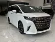 Toyota Alphard HEV 2025 - Em đang có một chiếc Alphard HEV màu Trắng nội thất nâu xem nhập mới 100%, giá 4 tỷ 635 tr tại Hà Nội