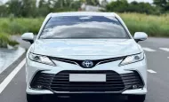 Toyota Camry Hybrid 2023 - Cần bán Toyota Camry 2.5 HV Hybrid sản xuất 2023, màu trắng, nhập khẩu giá 1 tỷ 350 tr tại Hà Nội
