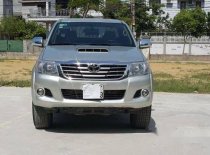 Toyota Hilux 2014 - Chính chủ bán Toyota Hilux đời 2014, màu bạc giá 590 triệu tại Ninh Bình