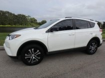 Toyota RAV4   LE  2017 - Cần bán lại xe Toyota RAV4 LE đời 2017, màu trắng, xe nhập, số tự động giá 2 tỷ 37 tr tại Tp.HCM