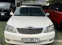 Cần bán lại xe Toyota Camry V6 3.0 sản xuất 2004, màu trắng, 250 triệu giá 250 triệu tại Vĩnh Long